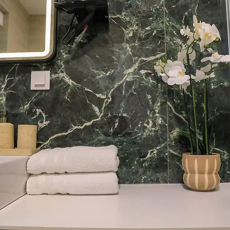 Fancy New 2bdrm Ap Free Garage شقة بانيا لوكا