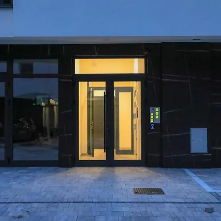 Fancy New 2bdrm Ap Free Garage شقة *